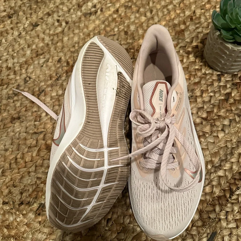 NIKE RUNNING SHOES - Picture 6 of 9
